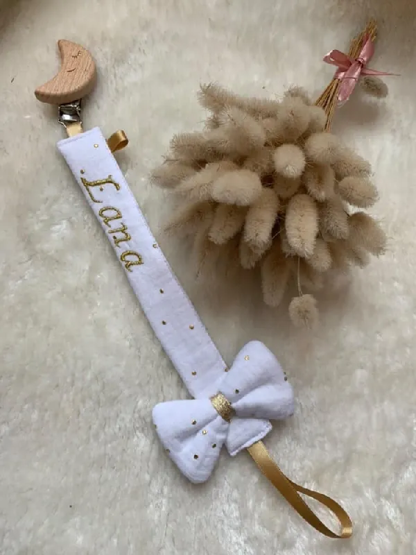 creatiphn couture attache tetine bebe broderie prenom 1