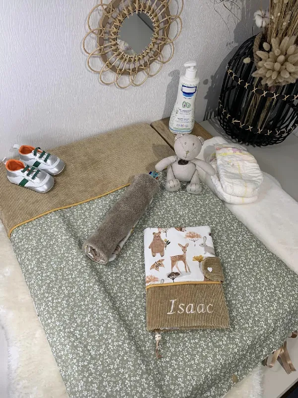 creatiphn couture housse matelas a langer prenom broderie cadeau de naissance 1