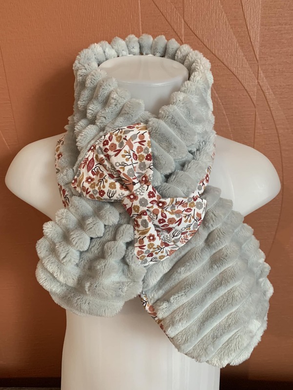 Chèche enfant hiver gris fleuri doublé minky, accessoire fait main Créatiph’n