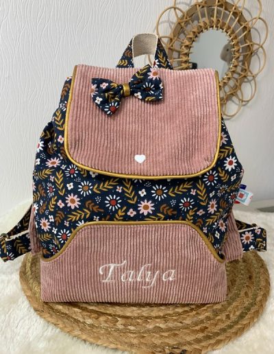 Sac à dos enfant personnalisé fait main modèle Tiphaine rose fleuri vue de face